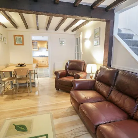 1 Queens Square * Windermere